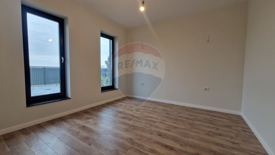 Casă / Vilă cu 3 camere de vânzare Ciocanesti