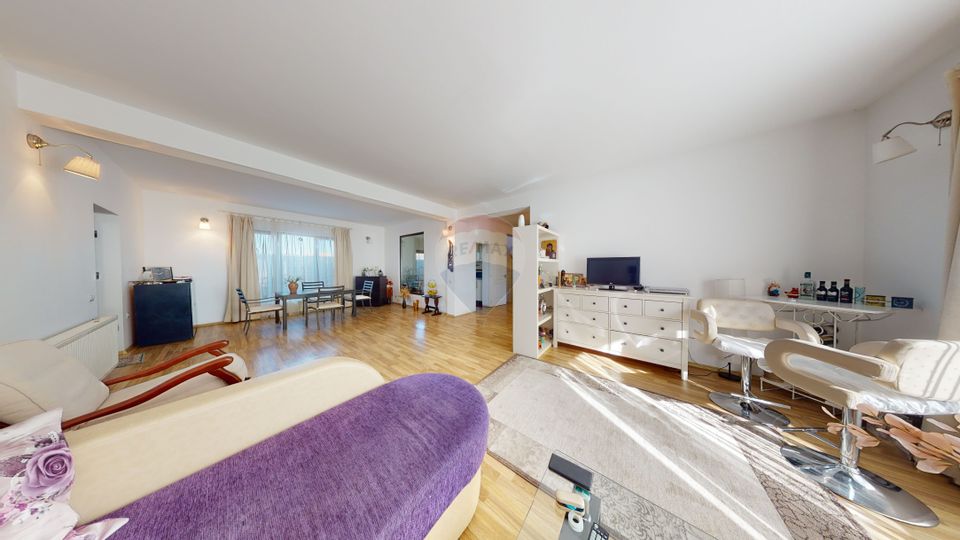 Detached house 4 rooms, garage and courtyard in the North area, Gulia