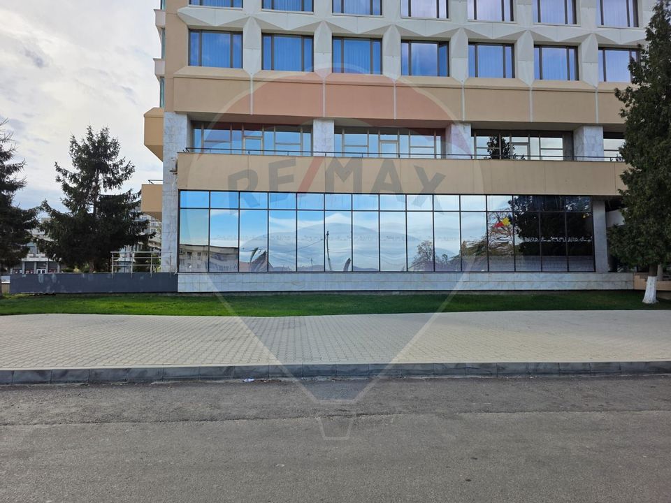 Spatiu comercial de inchiriat in zona centrala a mun Onesti