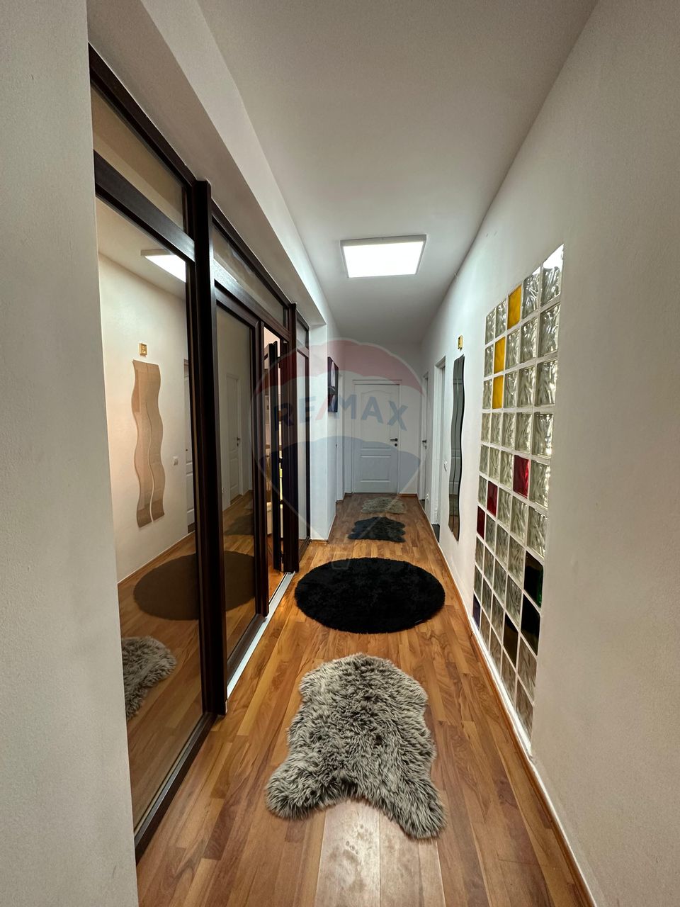 Apartament cu 3 camere de închiriat în Andrei Mureșanu