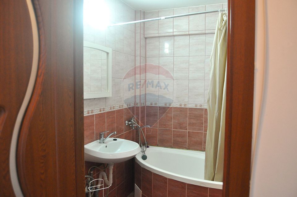 Apartament cu 2 camere de închiriat, zonă ultracentrală