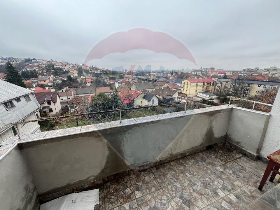 De Închiriat  Apartament 2 camere+ Garaj  zona Centralā