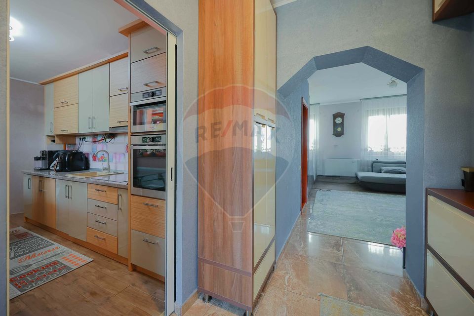 De vânzare Apartament cu 4 camere, lângă Podul Centenarului