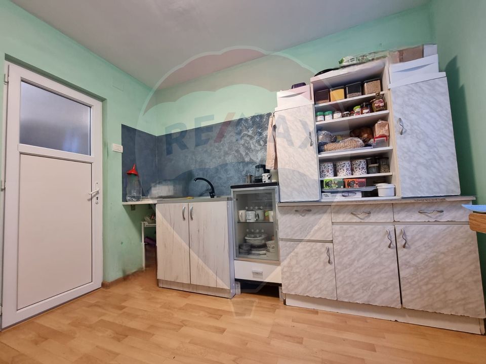 Apartament cu 4 camere de vânzare în zona Casa de Cultura Constanta