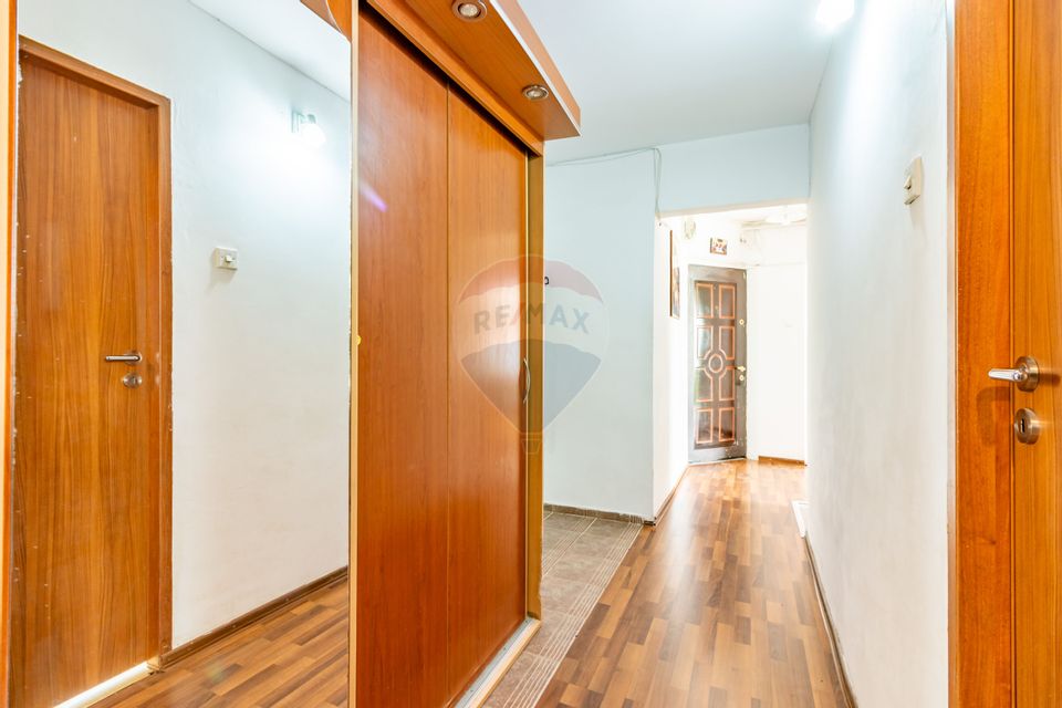 Apartament cu 3 camere de vânzare în zona Titan