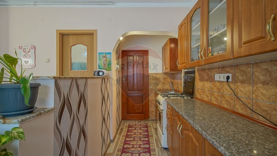Casa individuala cu doua corpuri, teren 1000mp