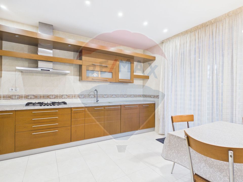 Complex Ibiza vila de inchiriat 6 camere, piscina, teren de tenis