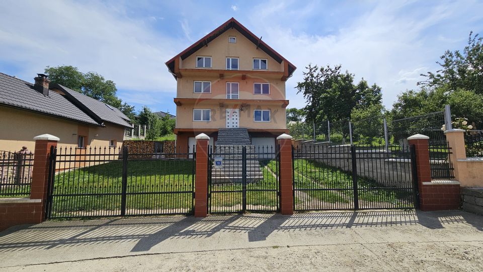 Casă / Vilă cu 12 camere-Sfântu Ilie Vechi, Suceava