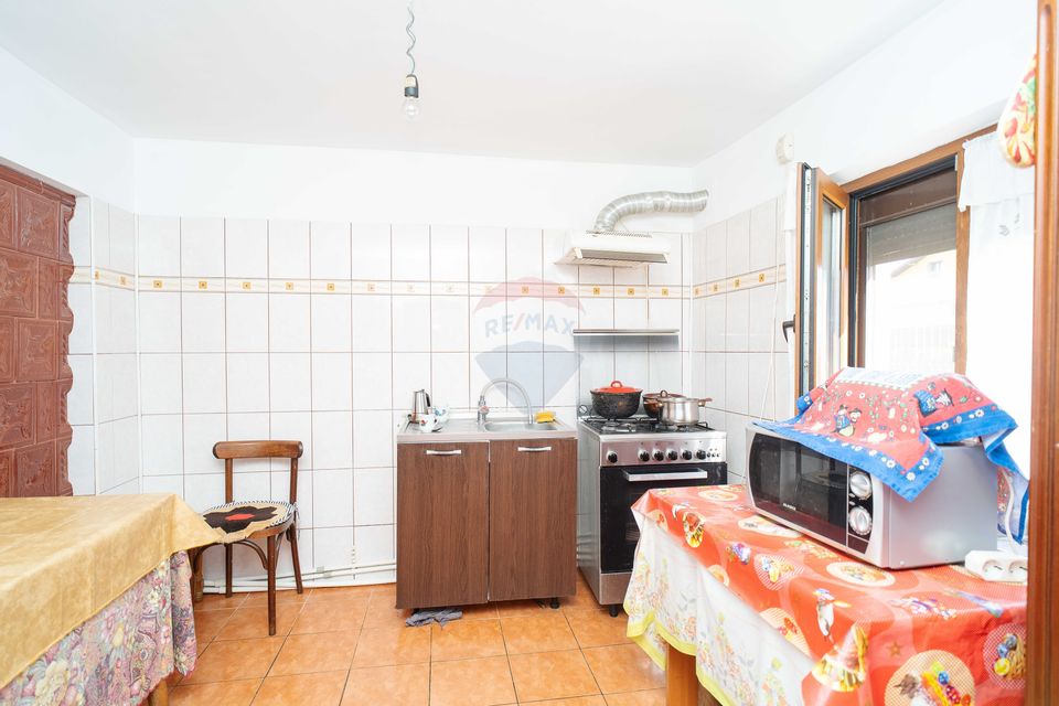 Casă de Vânzare, 3 Camere, 1577mp Teren la E58 - Lețcani, Iași