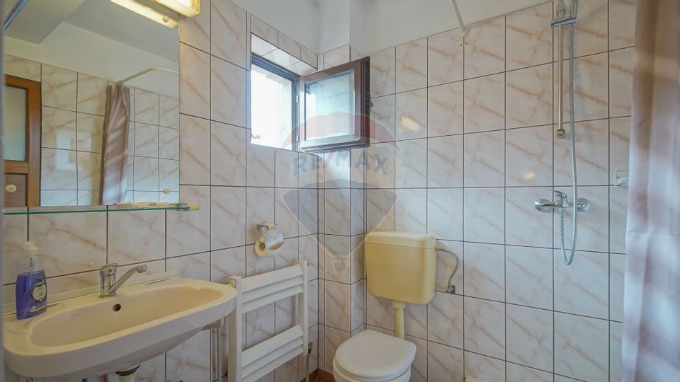 Comision 0 %! Pensiune cu 12 camere de vânzare, str. De Mijloc!