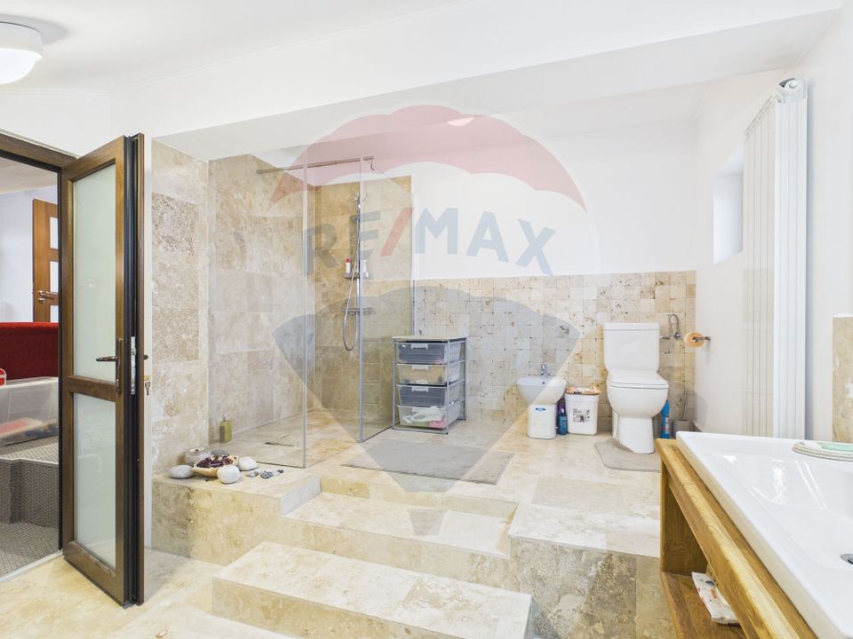 Modern villa 2011, with 5 rooms, 500sqm courtyard and garage