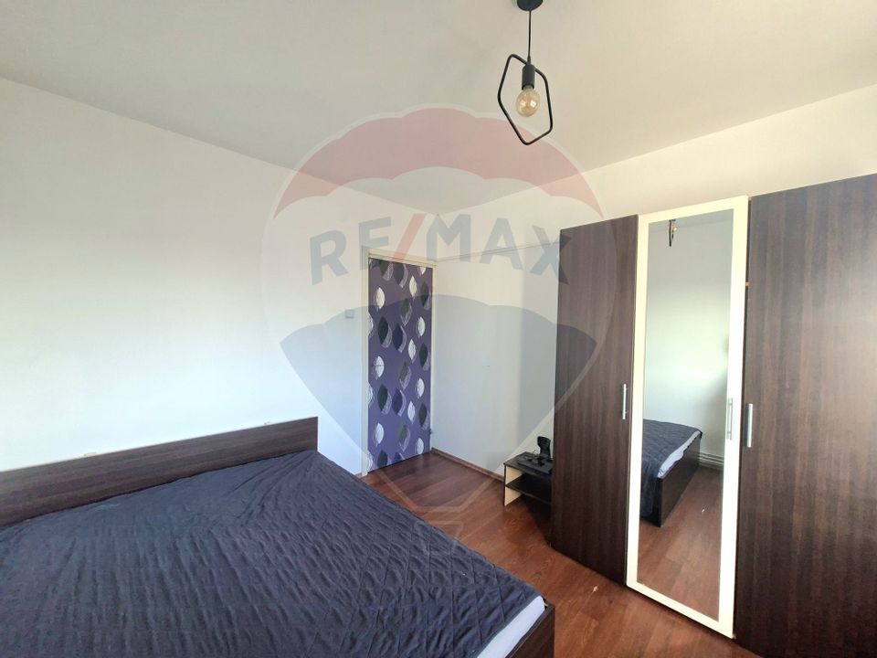 Apartament cu 3 camere de închiriat în zona Micalaca