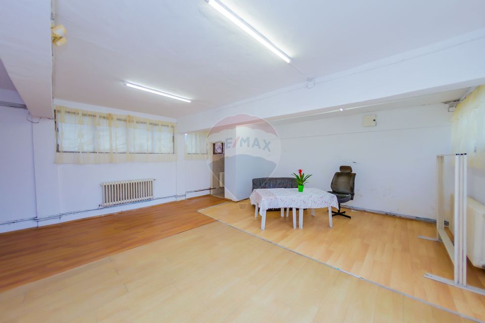 190sq.m Commercial Space, Central area