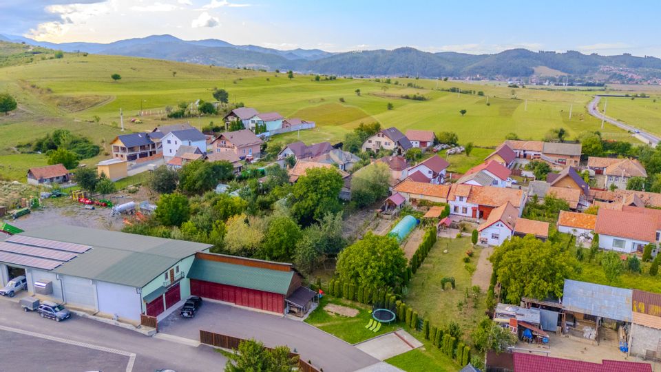 Casă de vacanță| 4 camere | Curte 400mp | Tohanu Nou | Comision 0 |