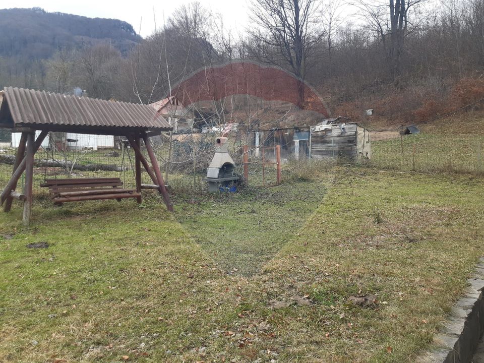 Casă / Vilă cu 7 camere   în zona Bran-Tohanita