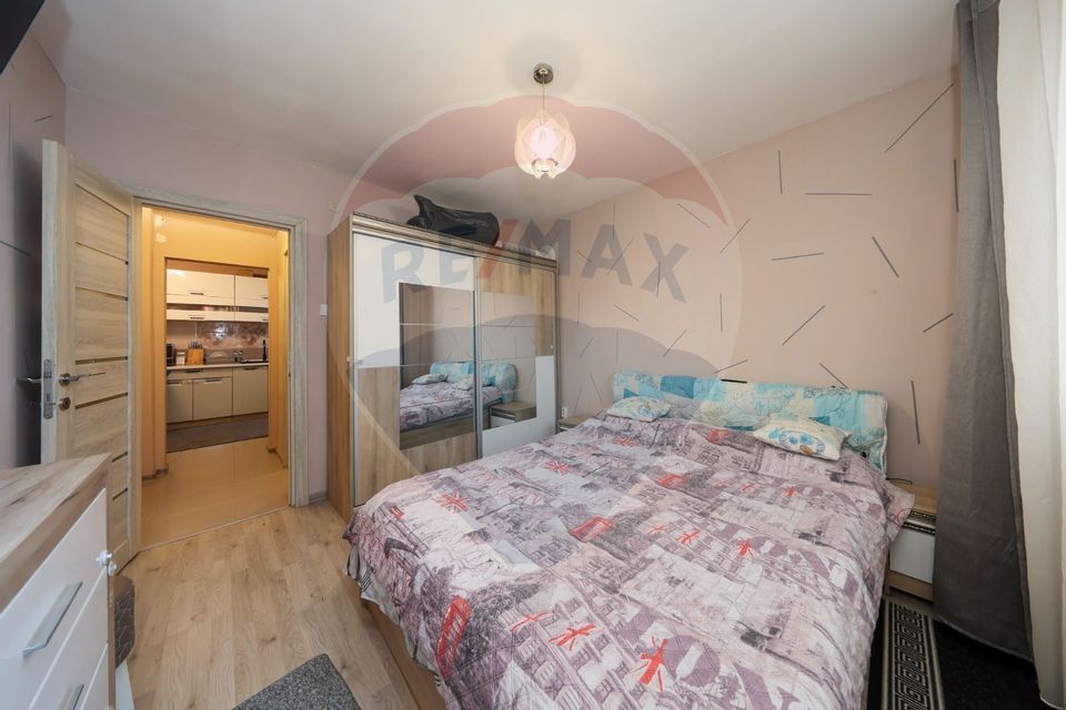 Apartament cu 3 camere de vânzare în zona Vlahuta