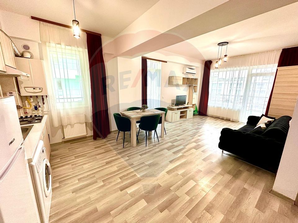 Apartament cu 3 camere de vânzare în zona Central