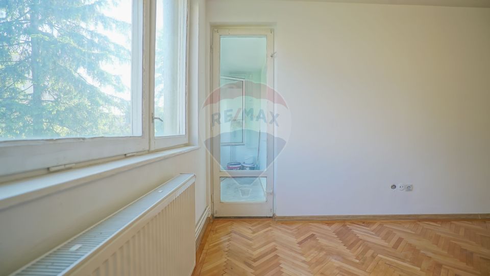 Apartament cu 3 camere de vânzare în Centrul Civic, B-dul Victoriei