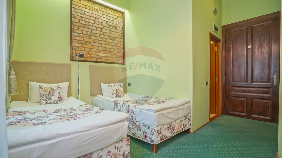 8 room Hotel / Pension for sale, Centrul Istoric area