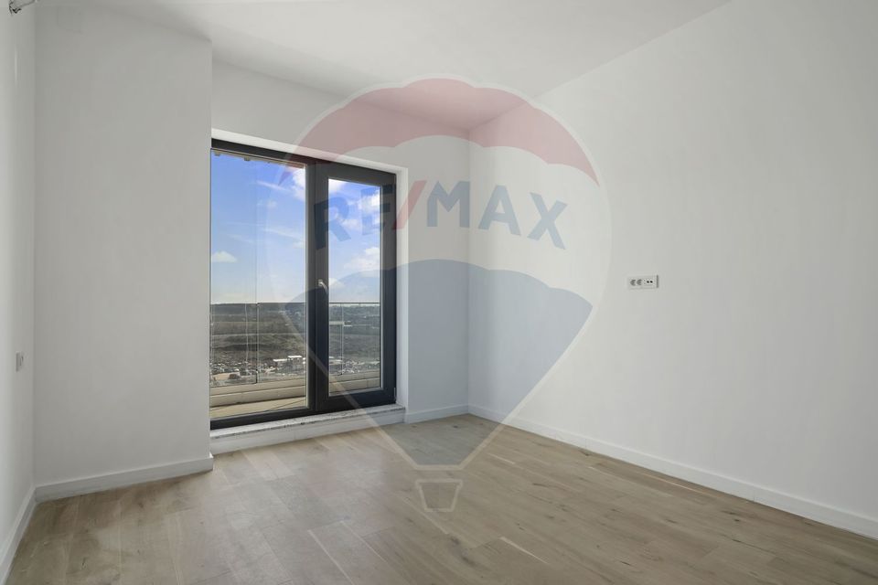 Large 2-room apartment for sale in Pipera area