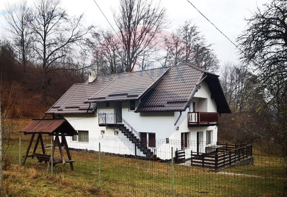 Casă / Vilă cu 7 camere   în zona Bran-Tohanita