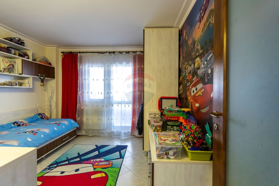 Apartament cu 3 camere decomandate , strada Letea