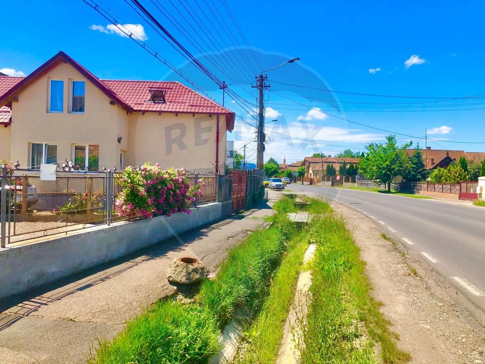 De vanzare casa cu 8 camere in cartierul Poiana, orasul Turda.