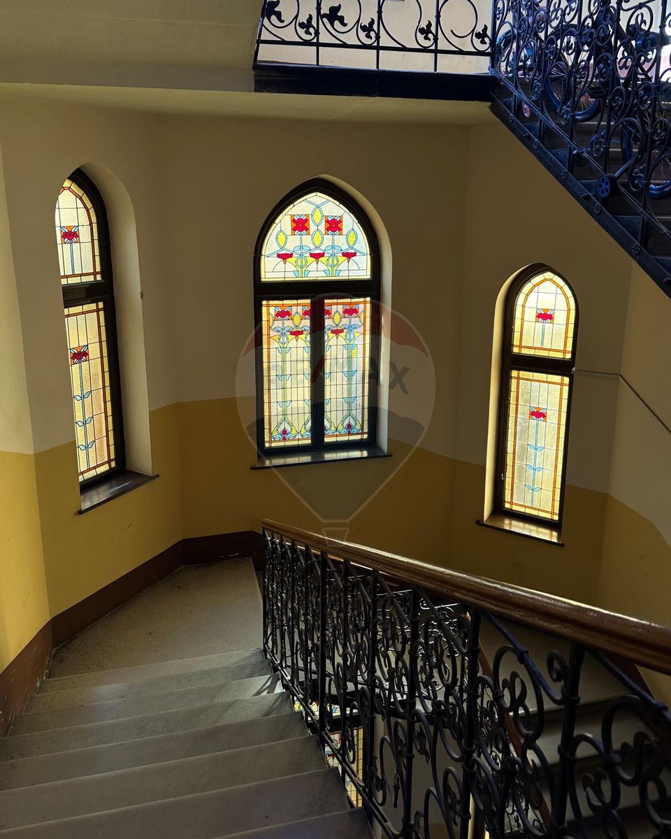 230sq.m Office Space for rent, Ultracentral area