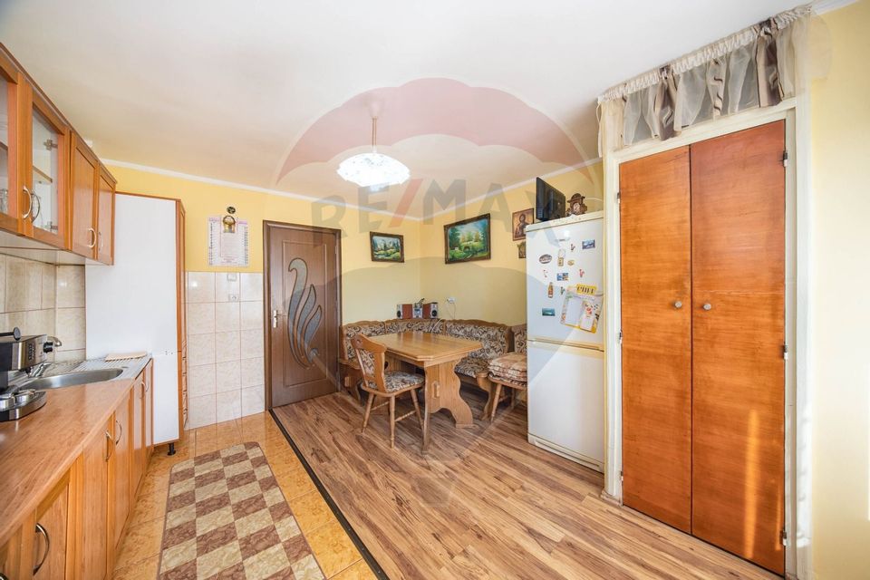 Apartament spațios cu două camere, decomandat