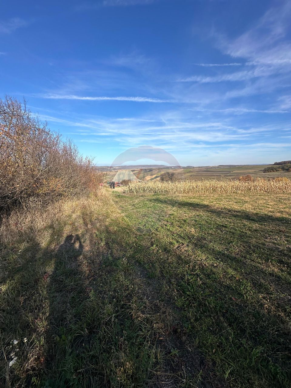 DE VANZARE - teren in ograda