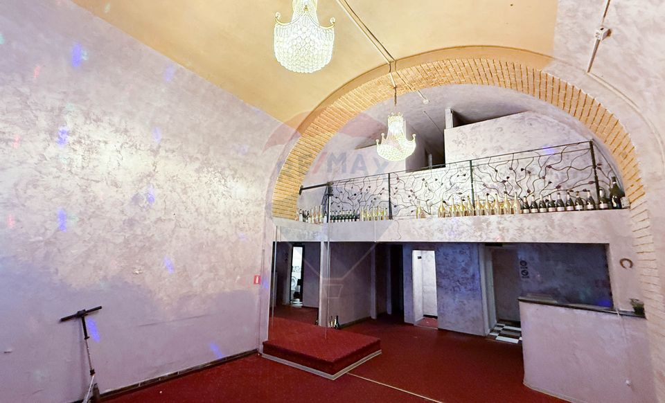 385sq.m Commercial Space for rent, Unirii area