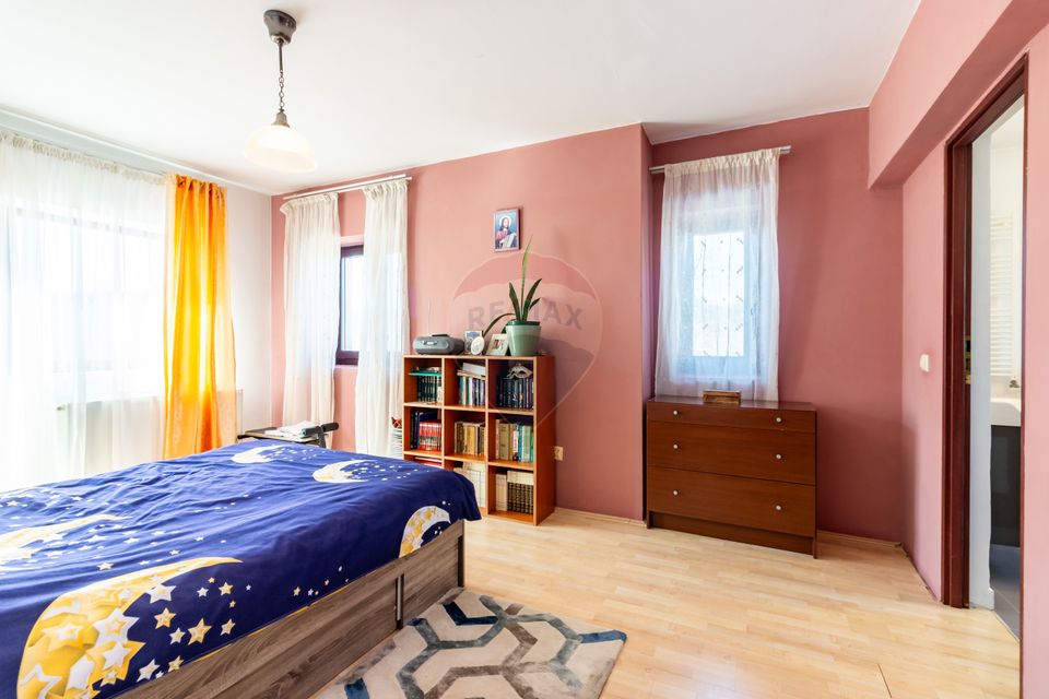 Villa for sale at the entrance to Mogosoaia, between two forests, lake