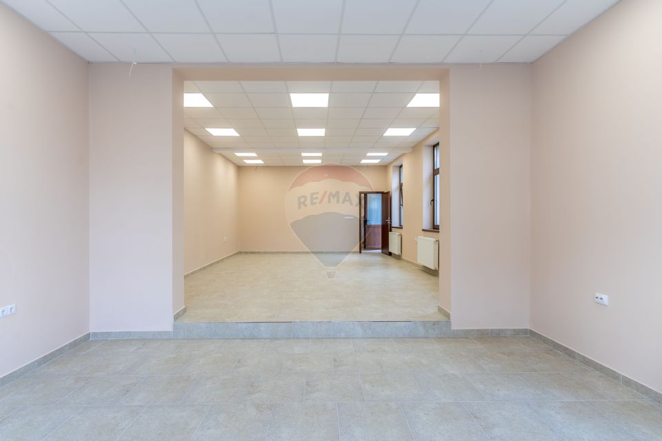 236sq.m Commercial Space for rent, Semicentral area