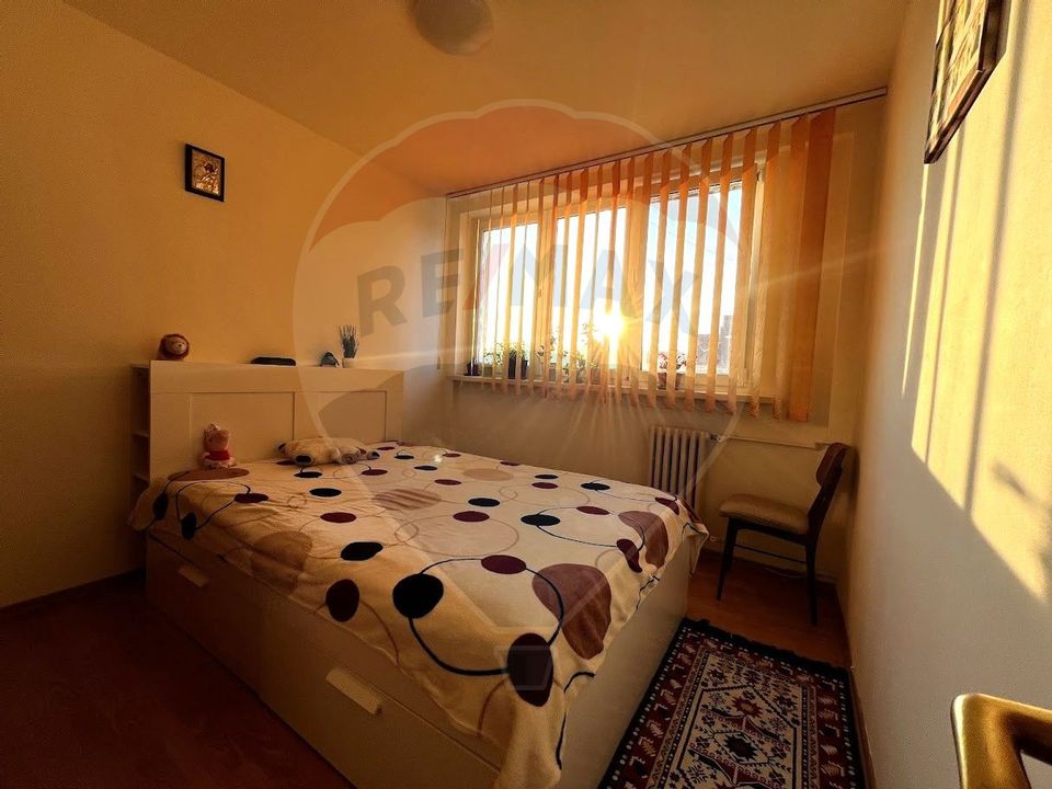 De vânzare Apartament 4 camere, Drumul Taberei - metrou Romancierilor