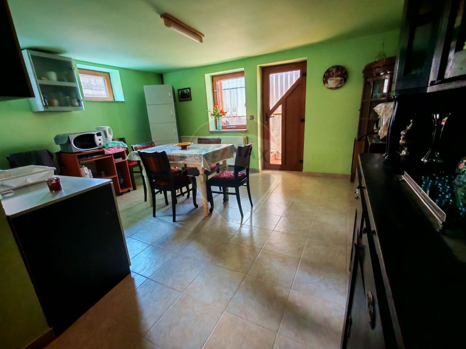 Casă spațioasă cu panoramă superbă+garsonieră separată, venit pasiv.