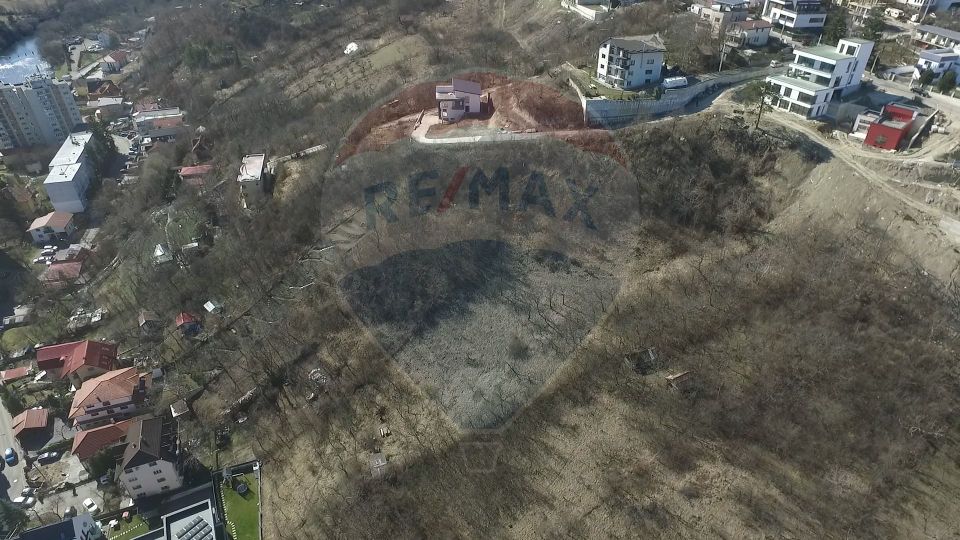 Teren 6309mp cu panoramă superbă asupra orașului – Uliului, Grigorescu
