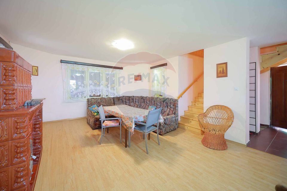 De vânzare Casǎ de Vacanțǎ cu 3 camere, teren 1146 mp, Budureasa