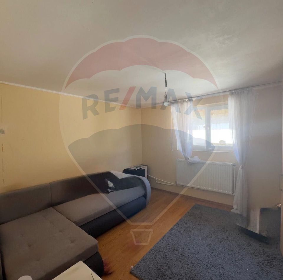 Casă / Vilă cu 5 camere de vânzare în zona Romanesti