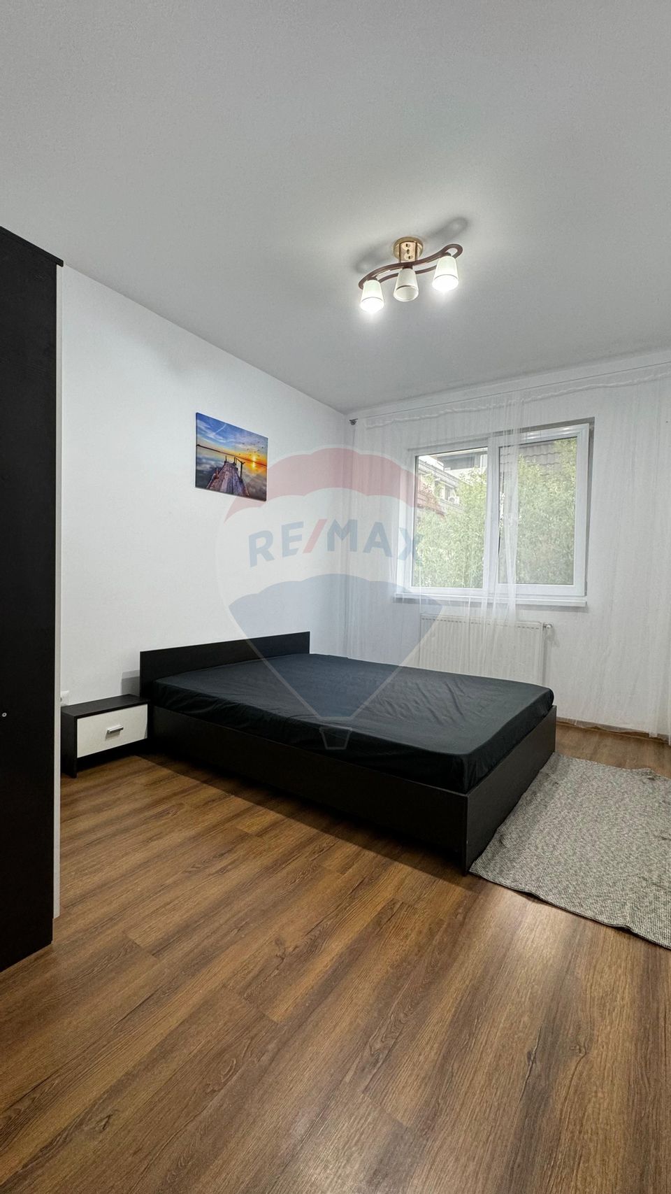 Apartament cu 3 camere de vânzare