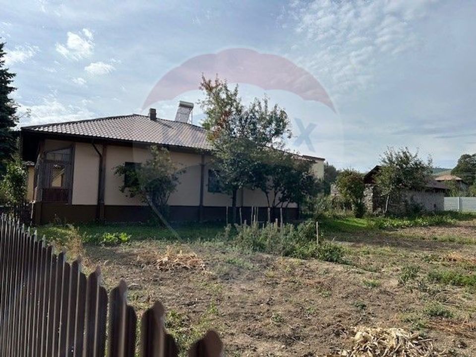 Casă Măneciu | Cheia | 4 camere | teren generos (1828 mp) central