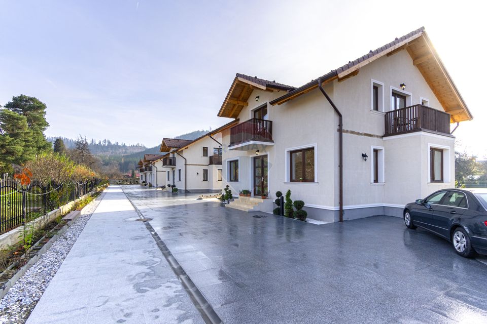 CASE NOI ÎN ARHITECTURĂ ALPINO-MODERNĂ CU ALEE PRIVATA | CRISTIAN