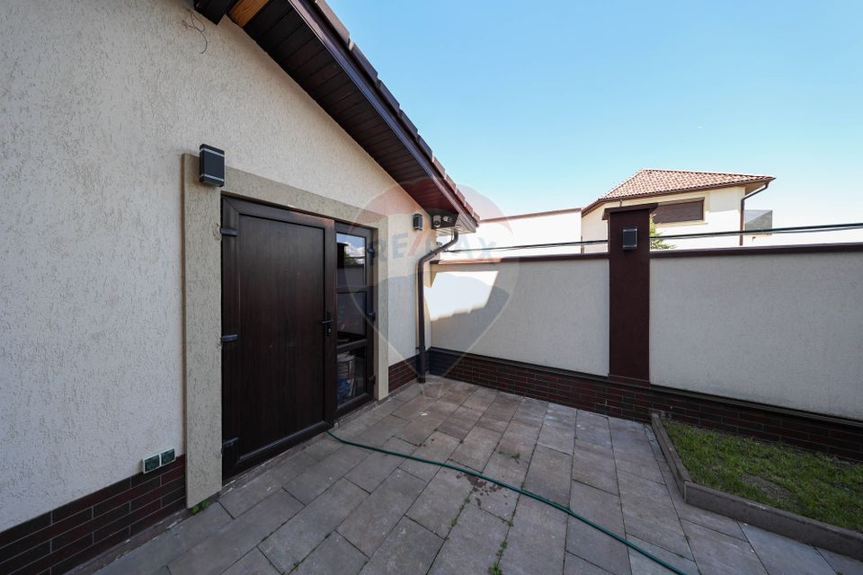 Vilă premium, saune, jacuzzi curte de 1000 mp