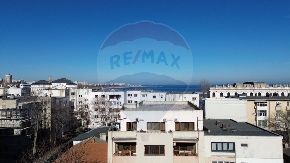 Vilă cu 16 camere de vanzare in zona Peninsula