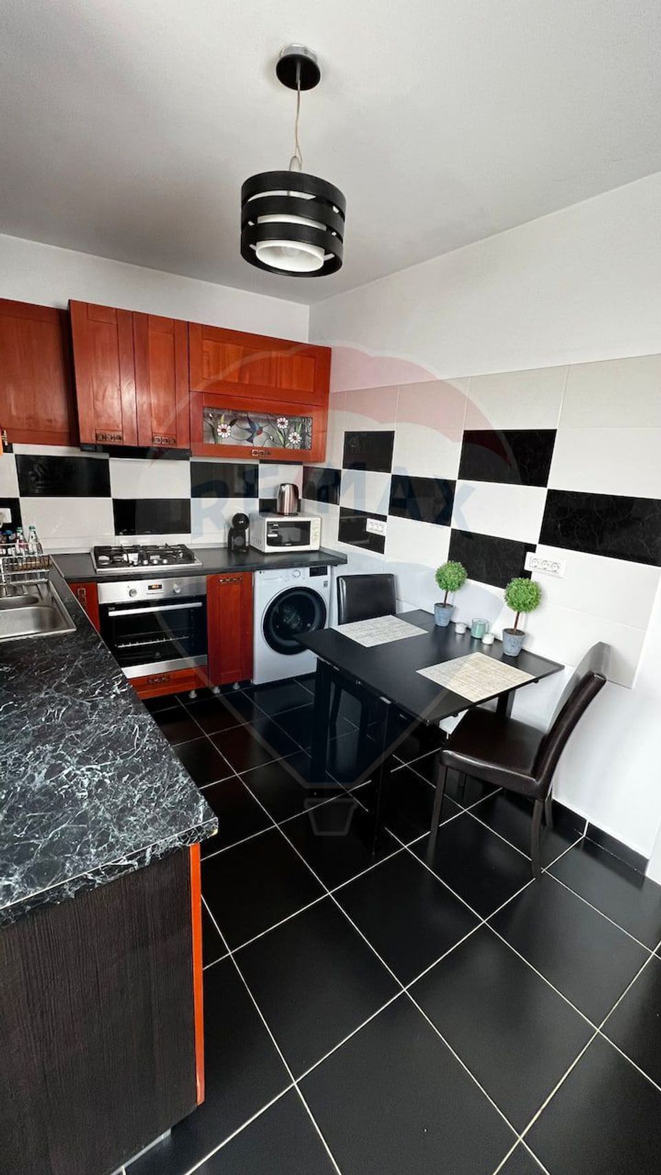 De inchiriat apartament central si cochet