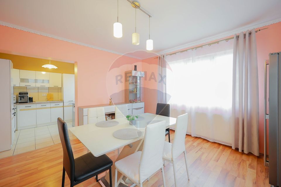 Casă familie mare Episcopia, 6 camere, garaj, curte 500 mp, de vânzare