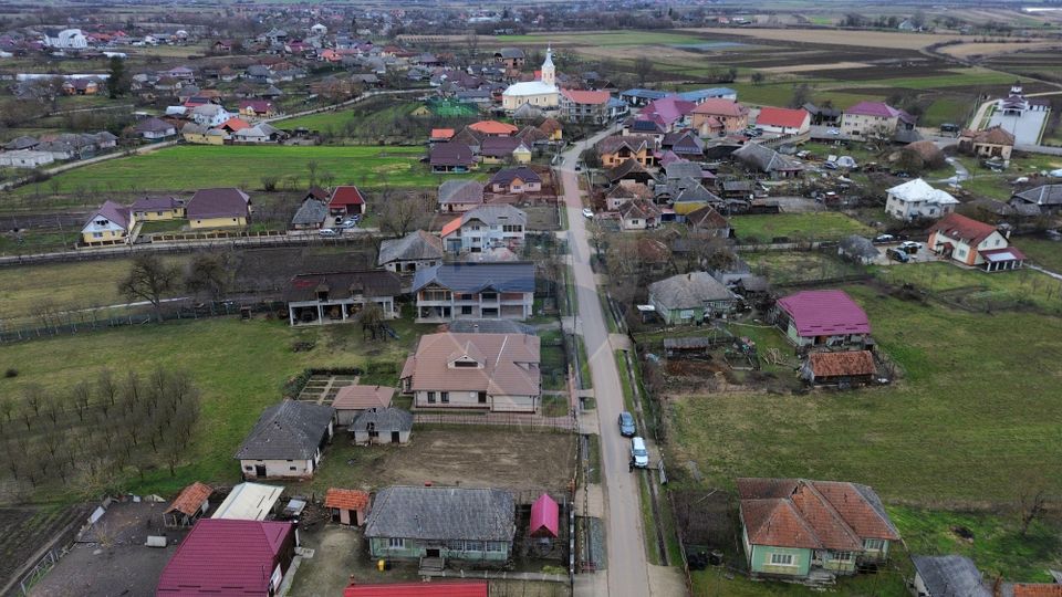 Constructie de caramida cu 3 camere de vânzare in centrul com. Salsig