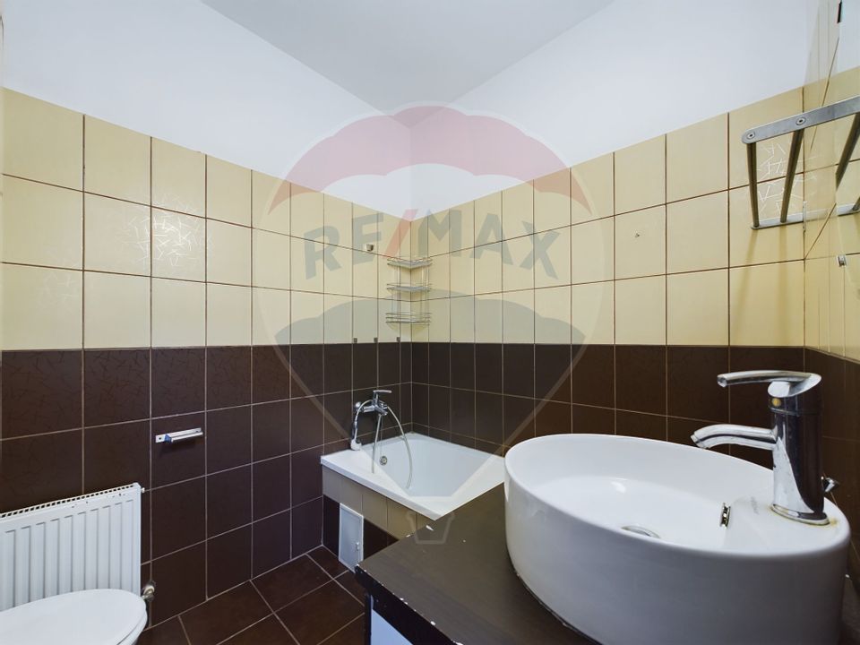 Apartament cu 3 camere de vânzare în zona Giulesti