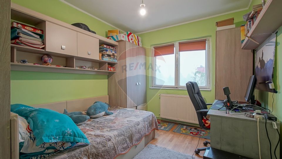 4 room Apartment for sale, Florilor area