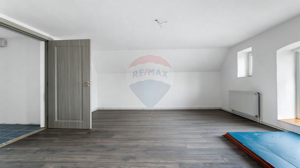 Apartament 7 camere ULTRACENTRAL in casa- Codlea!