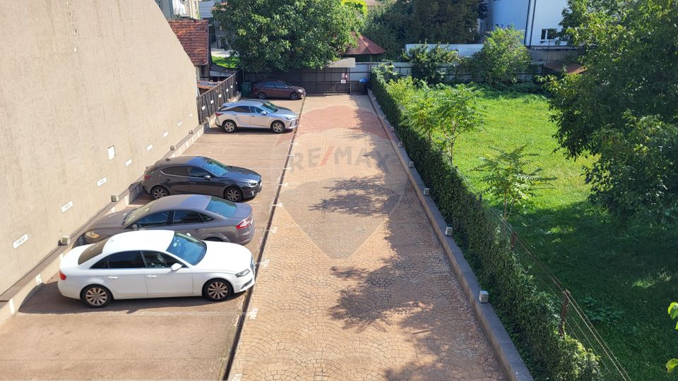 205sq.m Office Space for rent, Central area